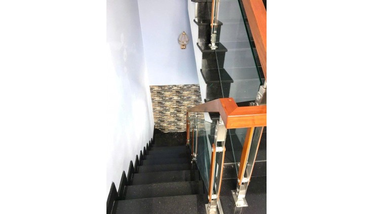 3.X  TỶ- NHÀ 3 TẦNG - MẶT TIỀN QUỐC LỘ 1A GIÁ RẺ NHƯ TRONG HẼM - XE HƠI NGỦ TRONG NHÀ.
